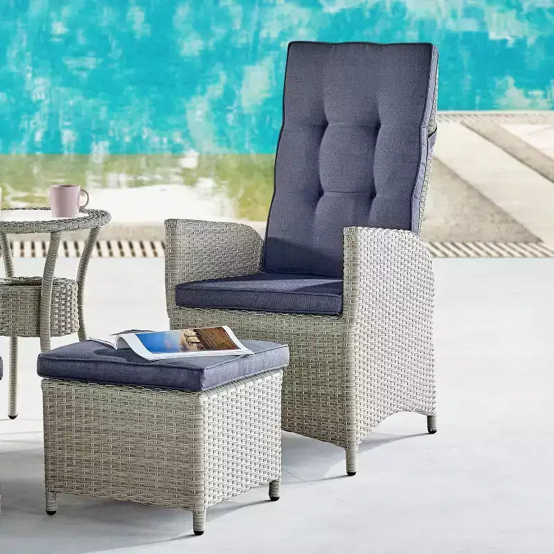 Ensemble inclinable et table d'appoint Haven 5 pièces en osier tout temps - Meubles Alaterre : Salon d'extérieur avec poufs