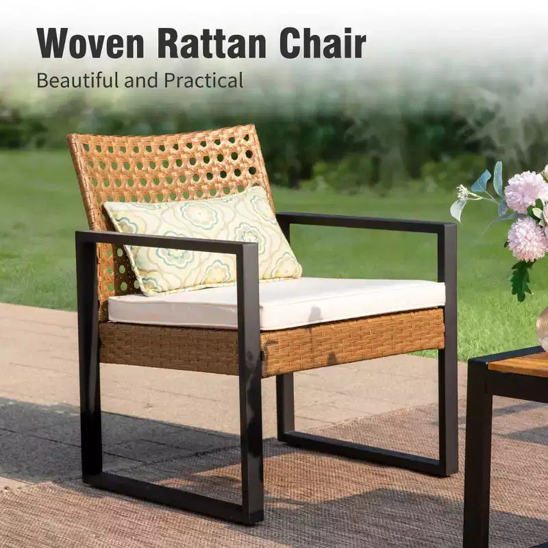 Juego de conversación acolchado de mimbre y ratán para patio exterior de 4 piezas con sillones y mesa de centro Captiva Designs