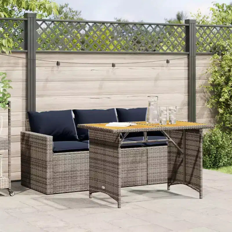 vidaXL Juego de comedor de patio al aire libre de 2 piezas, muebles de ratán sintético con cojines, sofá de 3 plazas y mesa de madera de acacia - Gris/Azul marino
