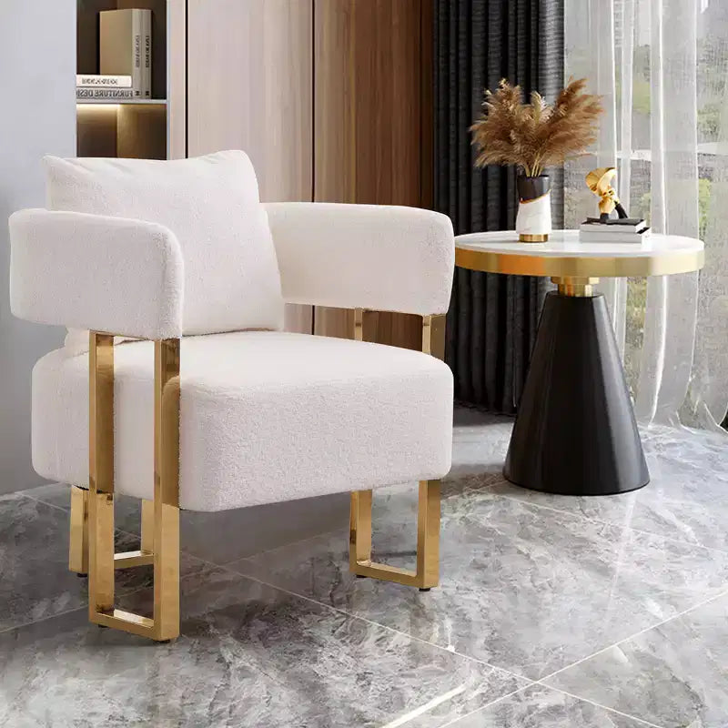 Juego de 2 sillones modernos, tapizados en forro polar tipo borrego con patas de metal dorado