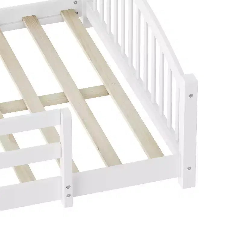 Cama Montessori de tamaño completo de perfil bajo con barandillas de seguridad y cabecero