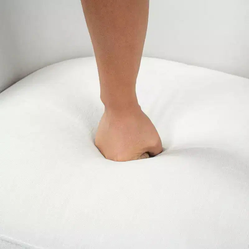 Sillón giratorio moderno, diseño de barril, estructura de madera y patas de metal