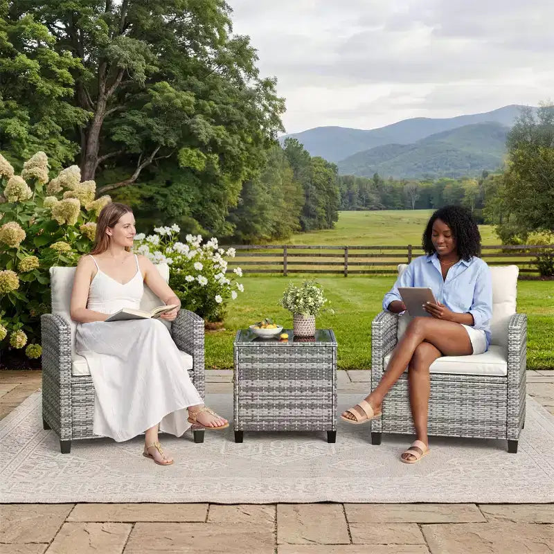Ensemble de mobilier de jardin 3 pièces en rotin PE, chaises et table d'extérieur avec plateau en verre trempé et coussins, ensemble de conversation de patio pour balcon