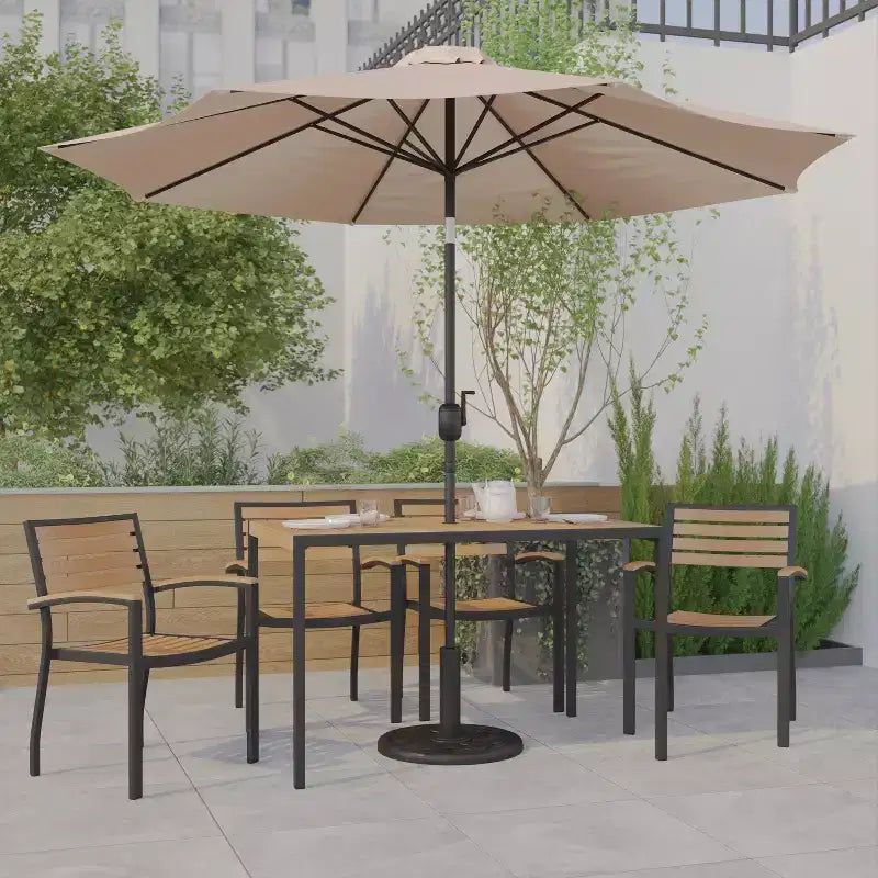 Juego de Mesa para Patio de 7 Piezas Emma y Oliver - 4 Sillas Apilables de Teca Sintética Imita Madera - Mesa de Teca Imita Madera - Sombrilla con Base