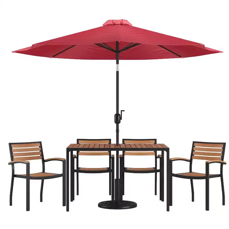 Ensemble table de patio 7 pièces Emma et Oliver - 4 chaises empilables en teck synthétique imitation bois - Table en teck imitation bois - Parasol avec base