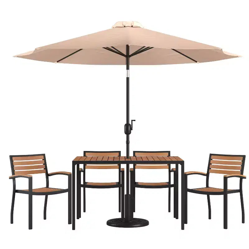 Ensemble table de patio 7 pièces Emma et Oliver - 4 chaises empilables en teck synthétique imitation bois - Table en teck imitation bois - Parasol avec base