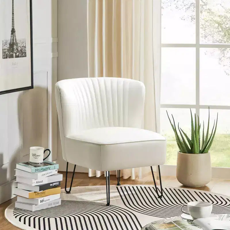 Sillón auxiliar contemporáneo de cuero vegano capitoné con patas de metal en forma de U