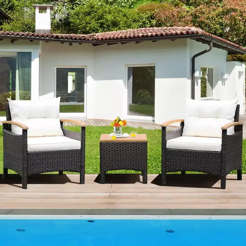 Costway Juego de Muebles de Patio de Ratán de 3 Piezas, Reposabrazos de Madera, Mesa con Cojín, Beige/Azul Marino/Blanco Roto